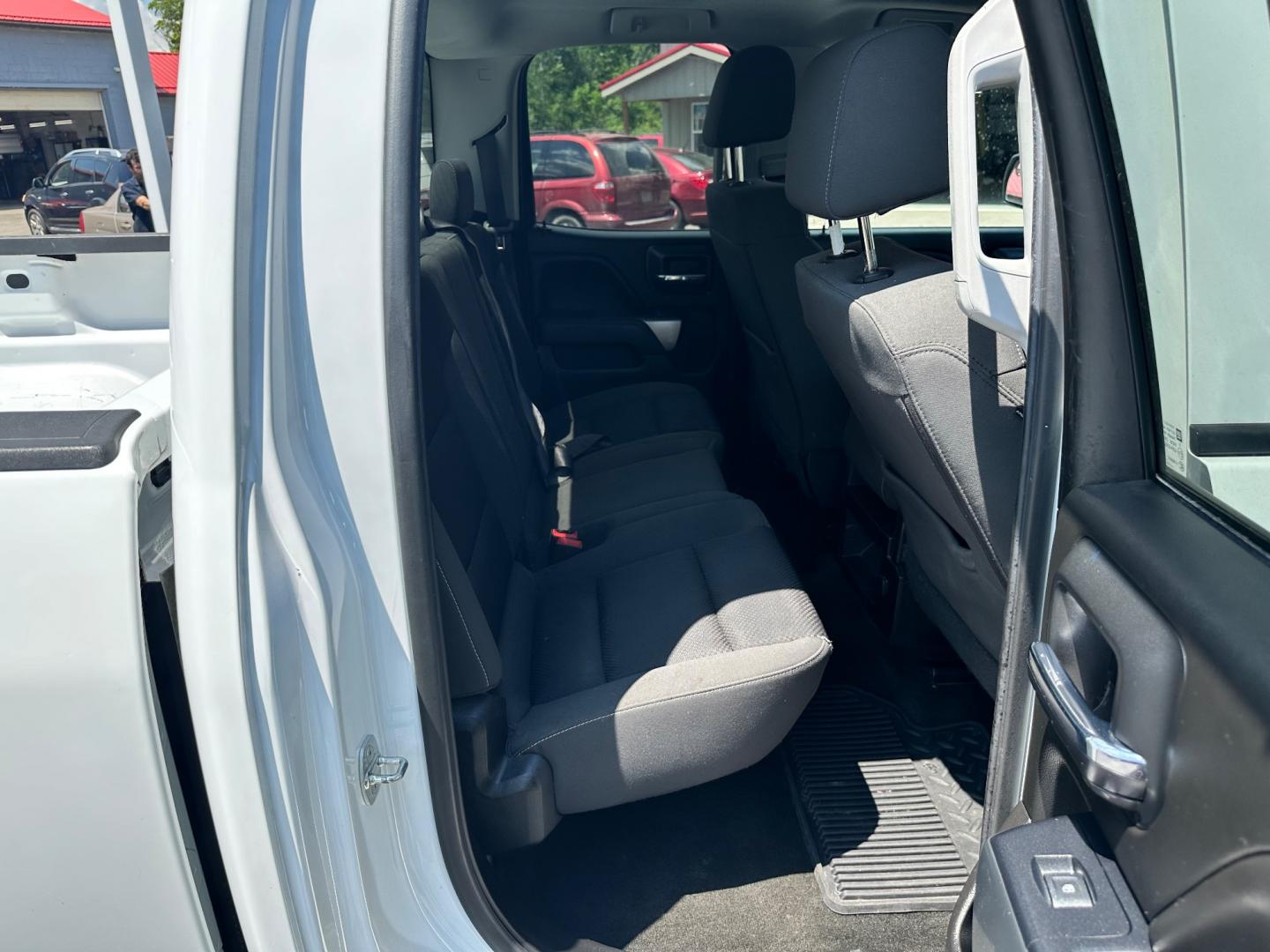 2017 White /Black Chevrolet Silverado 1500 LT (1GCVKREH5HZ) with an 4.3L V6 OHV 12V engine, 6-Speed Automatic transmission, located at 11115 Chardon Rd. , Chardon, OH, 44024, (440) 214-9705, 41.580246, -81.241943 - Photo#39